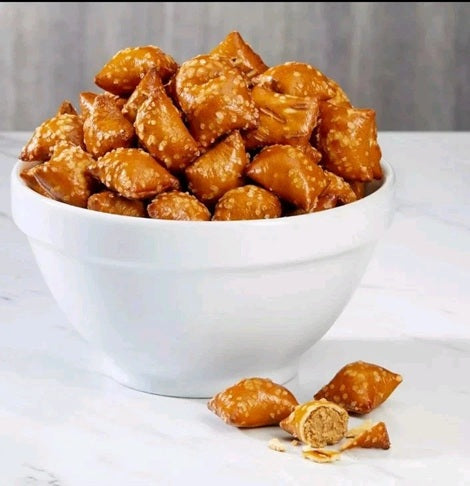 Kirkland Signature Peanut Butter Filled Pretzel Nuggets, 55 oz