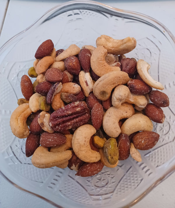 Member's Mark Deluxe Roasted Mixed Nuts with Sea Salt 963g.